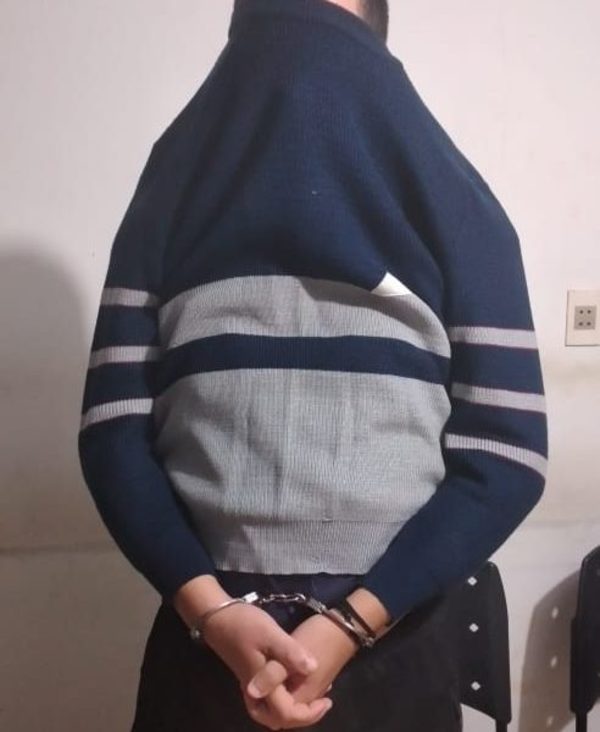 Detienen a hombre que golpeó en la cara a su mamá