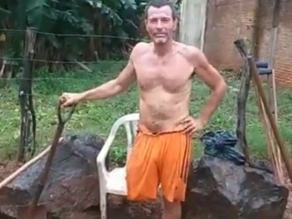 Albañil sin pierna, pero labura más que otros