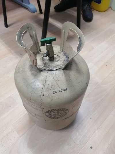Pensaron que garrafa contenía explosivo, pero estaba llena de vino