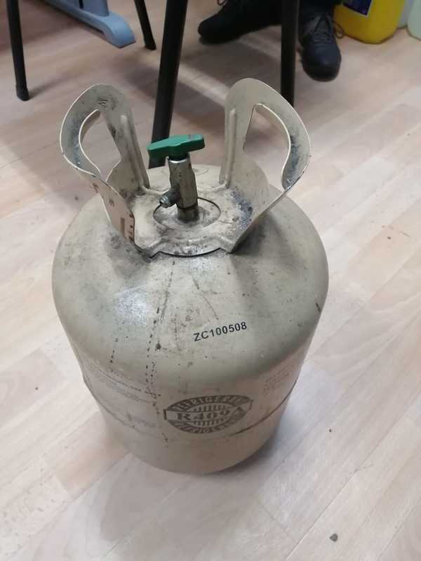 Pensaron que garrafa contenía explosivo, pero estaba llena de vino