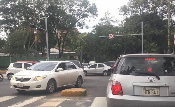 HOY / Semáforos se encuentran "fuera de servicio" en distintos cruces de Asunción