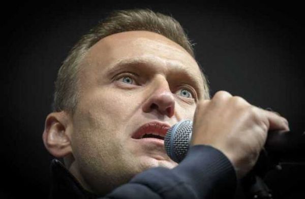 UE considera “inaceptable” la sentencia contra Navalni y pide su libertad