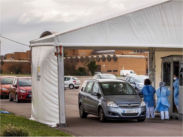 Por tercera semana consecutiva bajan nuevos casos de Covid-19