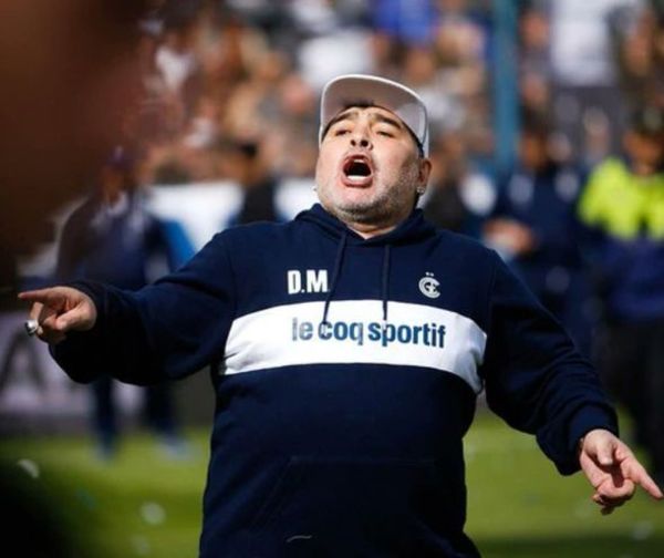 Entorno de Maradona le suministraba alcohol y marihuana - Fútbol - ABC Color