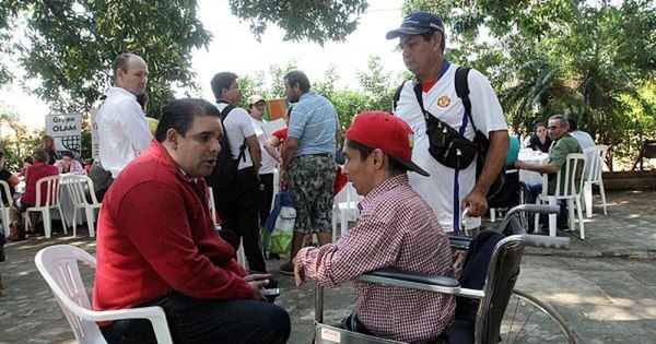 La Nación / Harán taller para padres de personas con discapacidad que buscan empleo