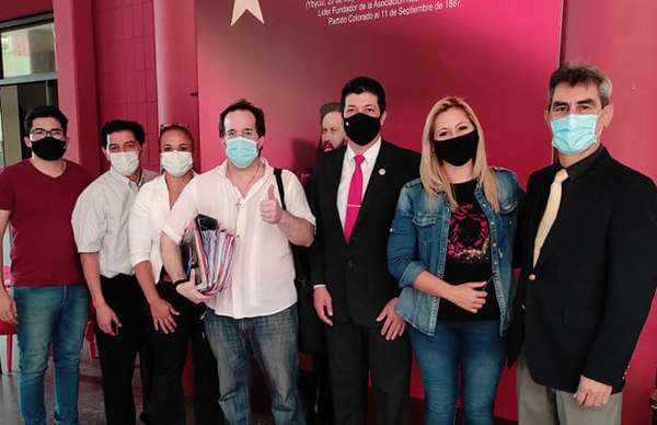 Helen Vera inscribe precandidatura para la intendencia de Villarrica - Noticiero Paraguay