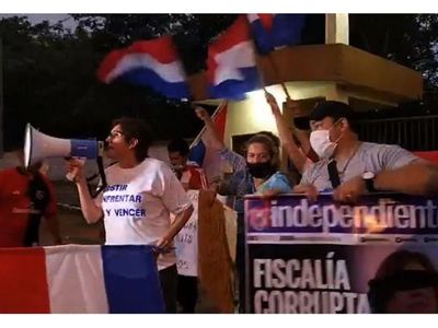 Realizan caravana a favor de la libertad de Efraín Alegre