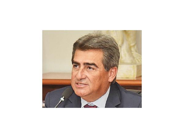 Acuerdo previsto se cumple y se salva a Villamayor de la censura