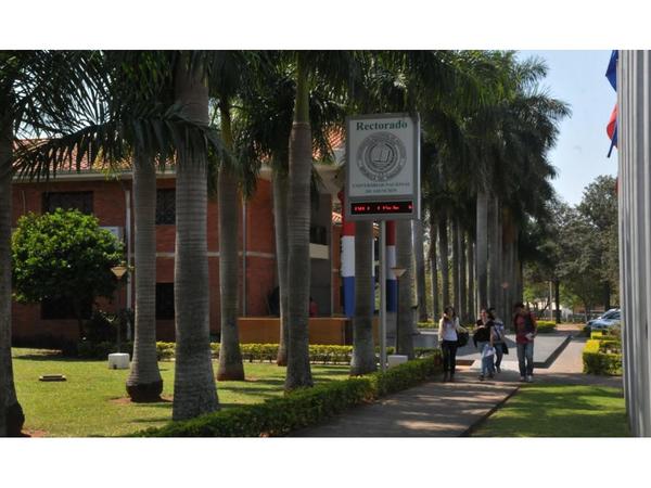 UNA: Becados denuncian trabas para pago atrasado