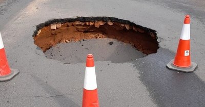 La Nación / Clausuraron calle por hundimiento de asfalto en el barrio Recoleta