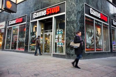 Se desinfla el valor de GameStop, siguiendo su alta volatilidad y exuberancia en los mercados financieros - MarketData