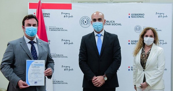 La Nación / Laboratorio del IPS recibió certificado que acredita cumplimiento de normativas