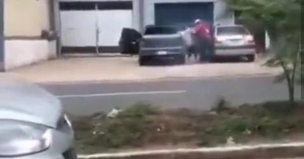 La Nación / Intentan raptar a una joven sobre la avenida Sacramento en Asunción