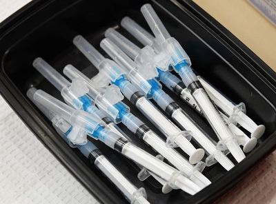 Oxford estudiará si se puede combinar dosis de vacunas diferentes contra el covid-19 - Ciencia - ABC Color