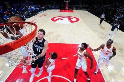 Giannis, Doncic y Embiid destacan sobremanera en la NBA