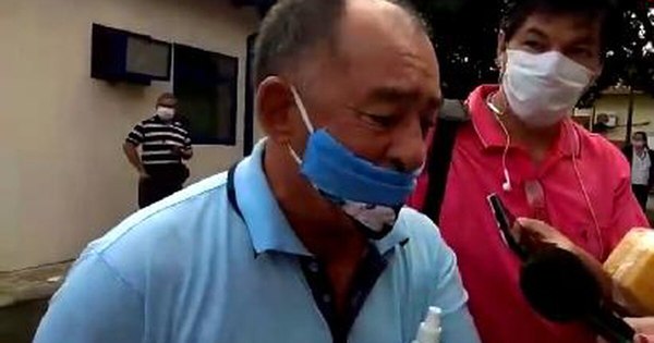 La Nación / Hombre ruega insumos en acto de Abdo Benítez: “Mi hermano está por morir”