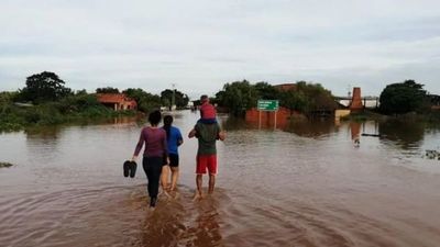 Familias afectadas por las inundaciones en Tobati necesitan colchones, pañales, ropas y zapatos