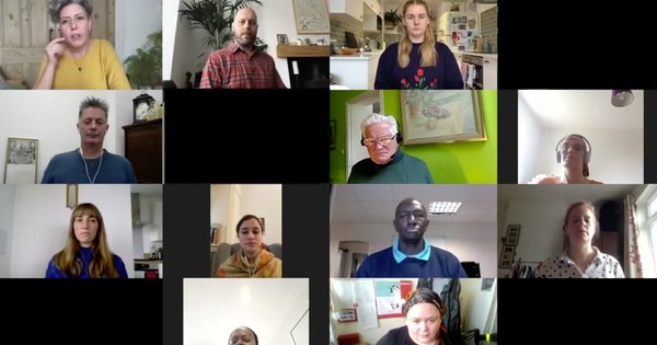 La Nación / Reino Unido: cantantes de ópera ayudan a enfermos de COVID-19 a respirar mejor