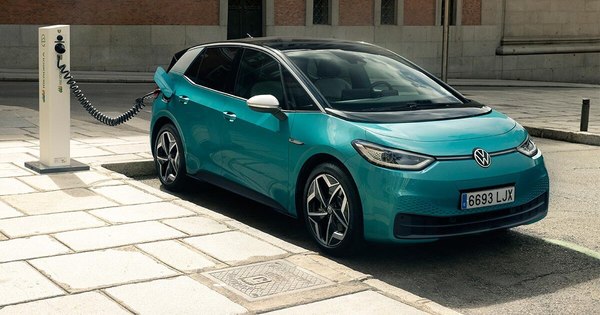 La Nación / Las ventas de autos eléctricos se duplicaron en Europa en el 2020