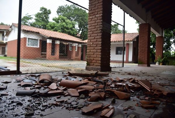 Gremios docentes se retiran del “Aty Guasú” y piden fondos de emergencia para reparar escuelas - Nacionales - ABC Color