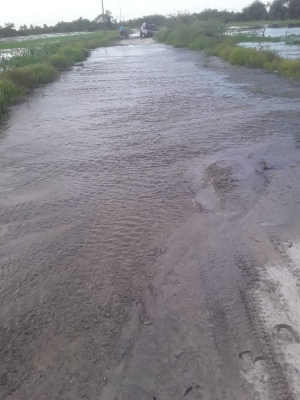 Caminos inundados en San Juan Bautista del Ñeembucú - Nacionales - ABC Color