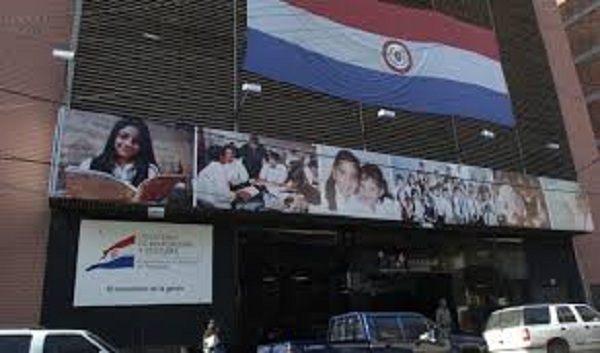 Docentes piden declaración de Emergencia Educativa y se retiran de mesa de diálogo