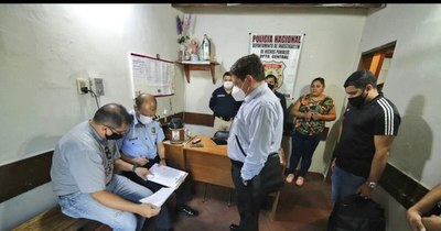 La Nación / Detienen a tres agentes de Investigaciones por presunta coima