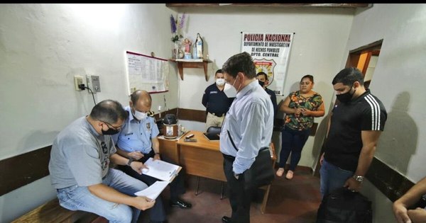 La Nación / Detienen a tres agentes de Investigaciones por presunta coima