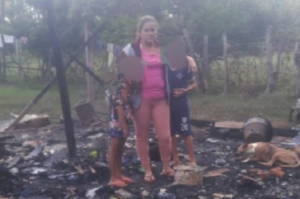 Quemó la casa de su pareja y dejó a sus hijos sin nada - Noticiero Paraguay