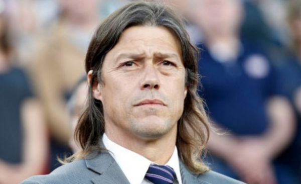 HOY / Almeyda es el candidato en Chile, pero aún no se decide