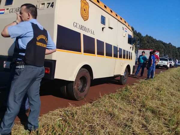 Asaltan a camión transportador de caudales
