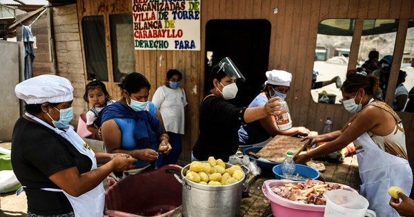 La Nación / “La gente no tiene qué comer”: ollas populares florecen en la cuarentena en Perú