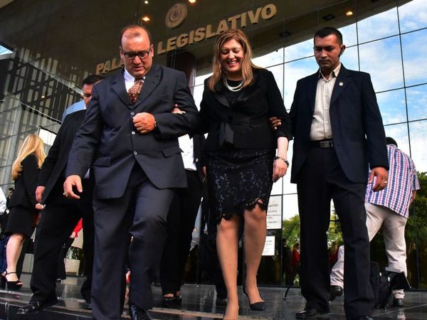 Con fuerte repudio, sociedad civil exige renuncia de fiscala general