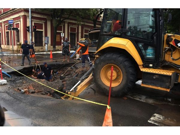 Solicitan reasignar fondos de anuncios para arreglar calles