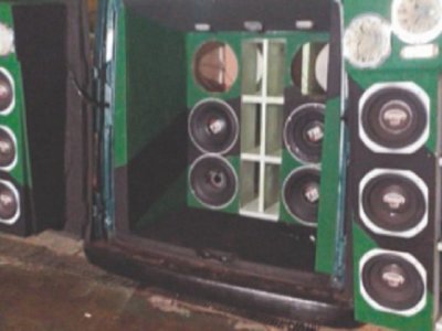 Detenidos por no dejar dormir a los vecinos