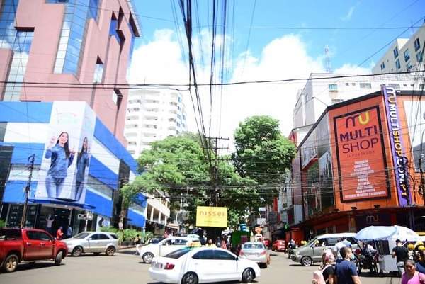 Con trabajos de instalación eléctrica en microcentro de CDE, buscan mejorar servicio y evitar incendios