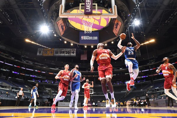 Los Lakers de LeBron machacan a Nuggets de Jokic