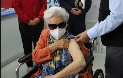 Chile: 140 mil inmunizados en el primer día de vacunación