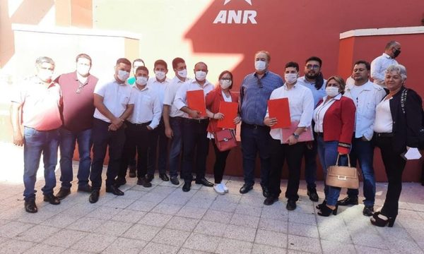 Cristhian Ferreira inscribe pre-candidatura para intendencia de Minga Guazú