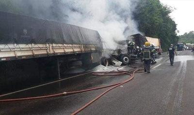 Trágico accidente, fallecen padre e hijo camioneros. – Prensa 5