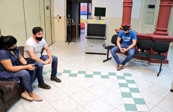 Imputan a tres policías por supuesta extorsión y privación de libertad – Prensa 5