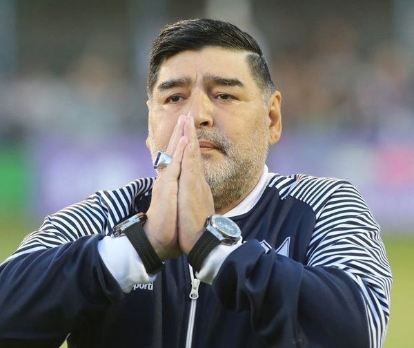 Médico de Maradona cuestiona actuar de neurocirujano y psiquiatra