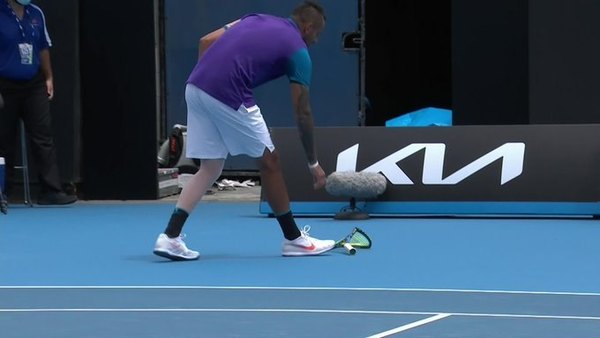 Kyrgios rompe una raqueta y la tira a las gradas en el Murray River Open