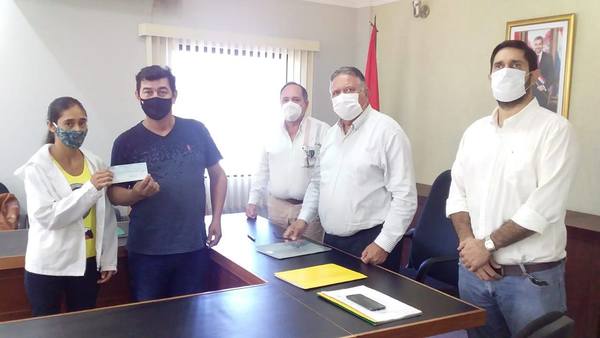 Gobernación entregó aportes a comisiones de varios distritos - Noticiero Paraguay