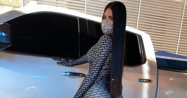 Laurys Dyva ridiculiza a los que suben fotos sexys por “likes”