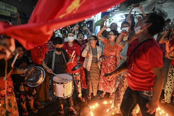 Protestas se intensifican en Birmania y aumentan los arrestos - Mundo - ABC Color