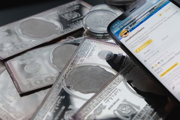 Llamado en Reddit para inflar precio de la plata y resultados macroeconómicos de países avanzados, entre destacados de la semana - MarketData