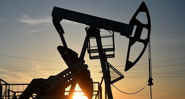 Precio del barril de petróleo se acerca a US$ 60 mientras suministro mundial disminuye
