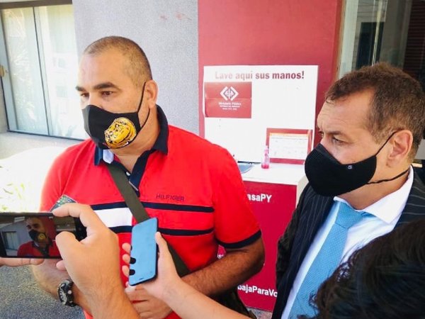 Chilavert presenta denuncia contra Alejandro Domínguez ante la Fiscalía