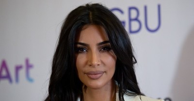 Uno de los ladrones que asaltó a Kim Kardashian en París publica un libro sobre el violento robo - C9N